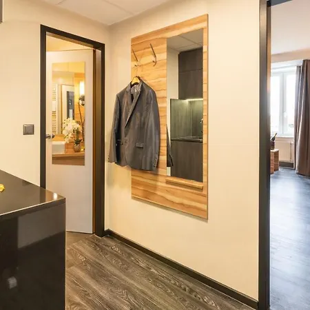 Plaza Premium Columbus 4* BRE