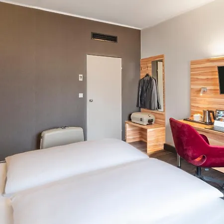 Plaza Premium Columbus BRE