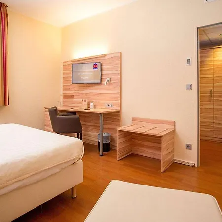 Plaza Premium Columbus Hotel