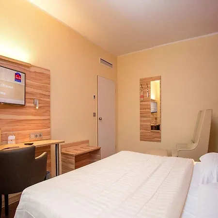 Plaza Premium Columbus 4* BRE