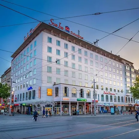 Plaza Premium Columbus Готель