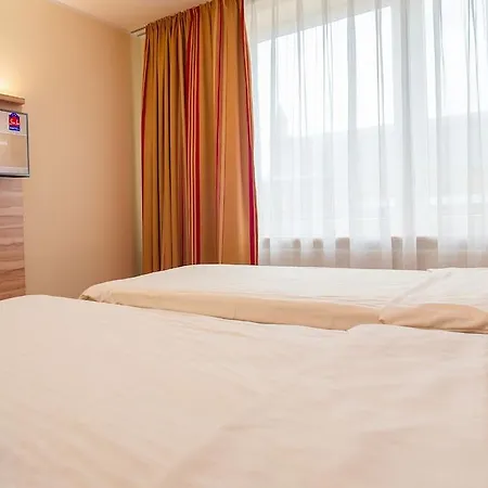 Plaza Premium Columbus Готель
