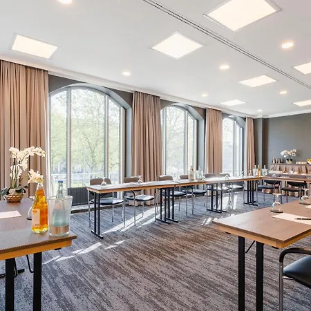 Plaza Premium Columbus Готель