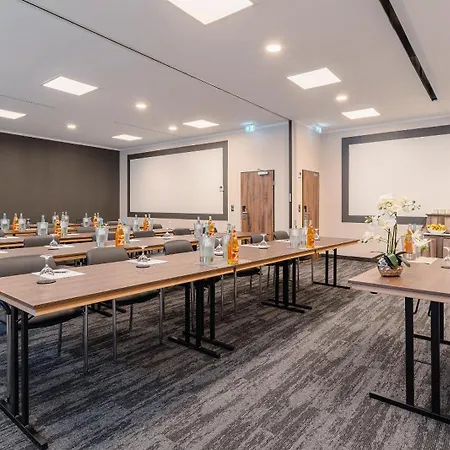 Plaza Premium Columbus Готель 4*