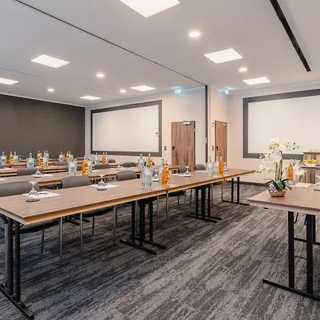 Plaza Premium Columbus 호텔 4*