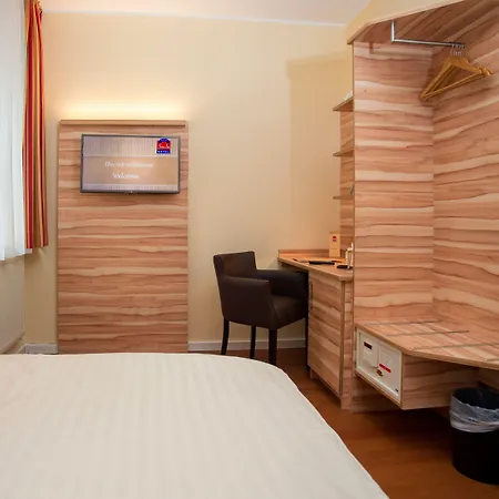 Plaza Premium Columbus