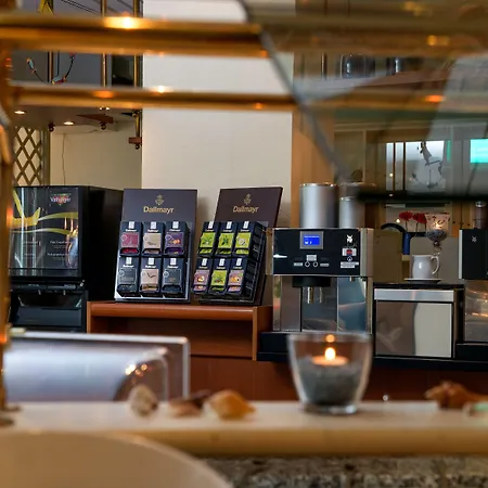 Plaza Premium Columbus Hotel 4*