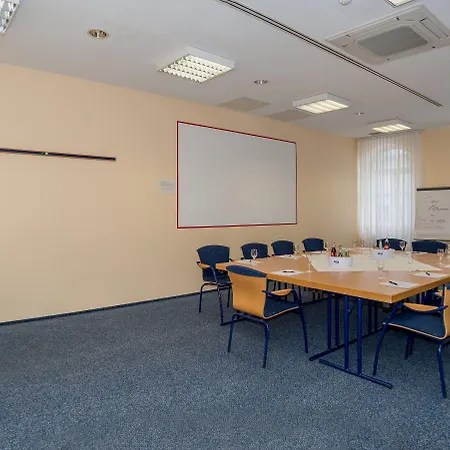 Plaza Premium Columbus