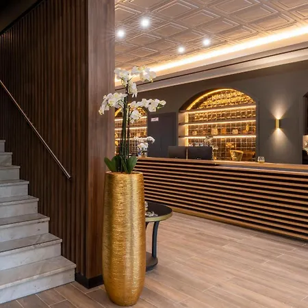 Plaza Premium Columbus