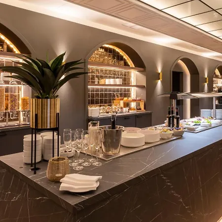 Plaza Premium Columbus Hotel