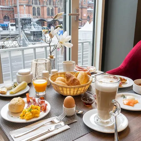 Plaza Premium Columbus Hotel