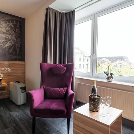 Plaza Premium Columbus Hotel 4*