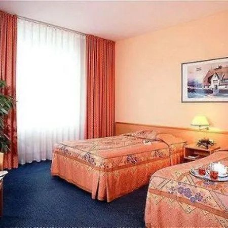 Plaza Premium Columbus Готель 4*