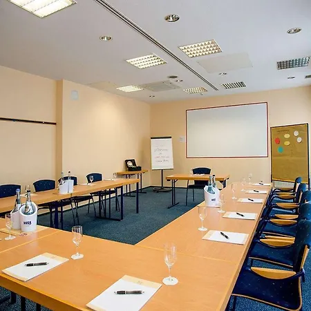 Plaza Premium Columbus Otel 4*