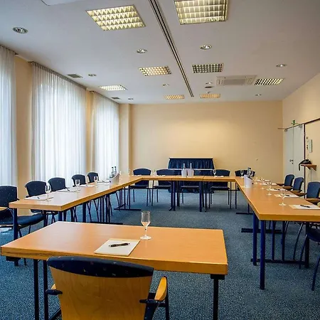 Plaza Premium Columbus Готель
