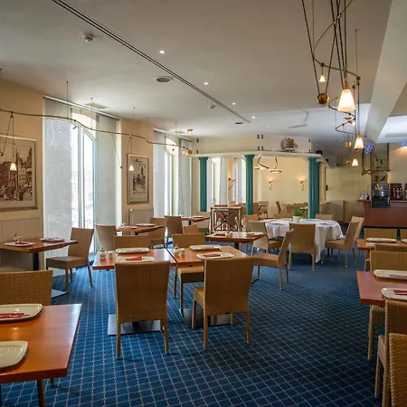 Plaza Premium Columbus Otel