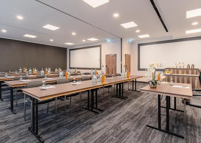 Plaza Premium Columbus Hotel 4*