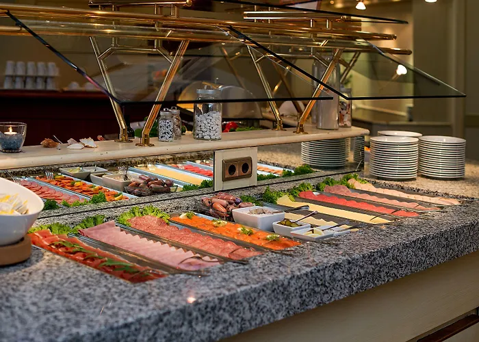 Plaza Premium Columbus Hotel 4*