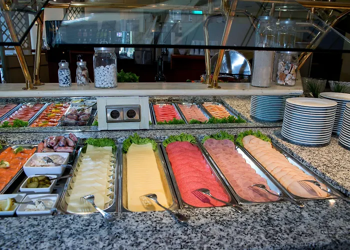 Plaza Premium Columbus 4*