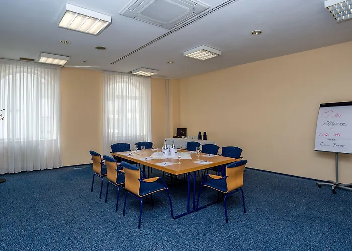 Plaza Premium Columbus 4*