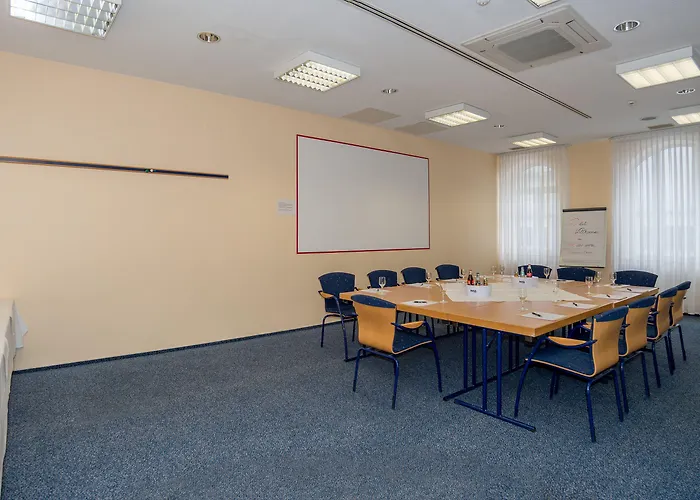 Plaza Premium Columbus