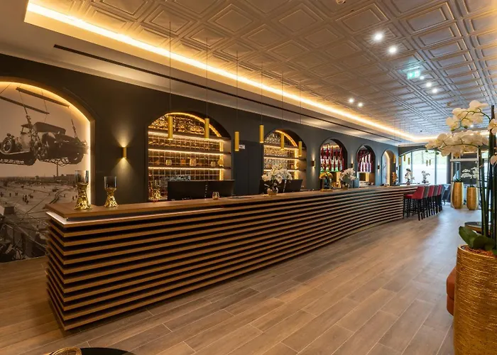 Plaza Premium Columbus ホテル 4*