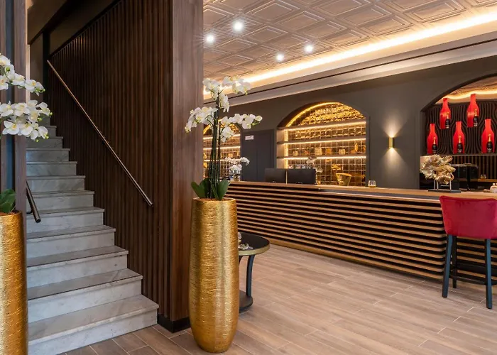 Plaza Premium Columbus