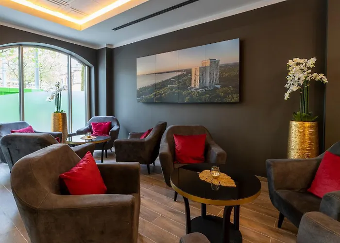 Plaza Premium Columbus 4*