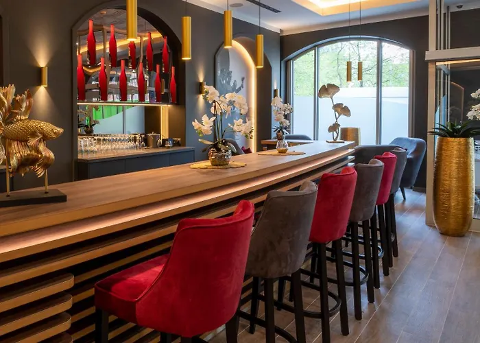 Plaza Premium Columbus Hotel 4*