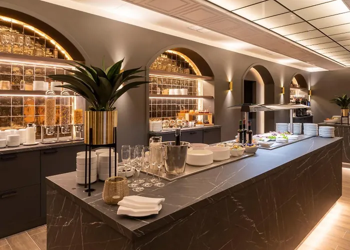 Plaza Premium Columbus Hotel